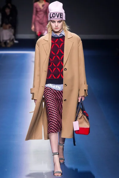 Look 28